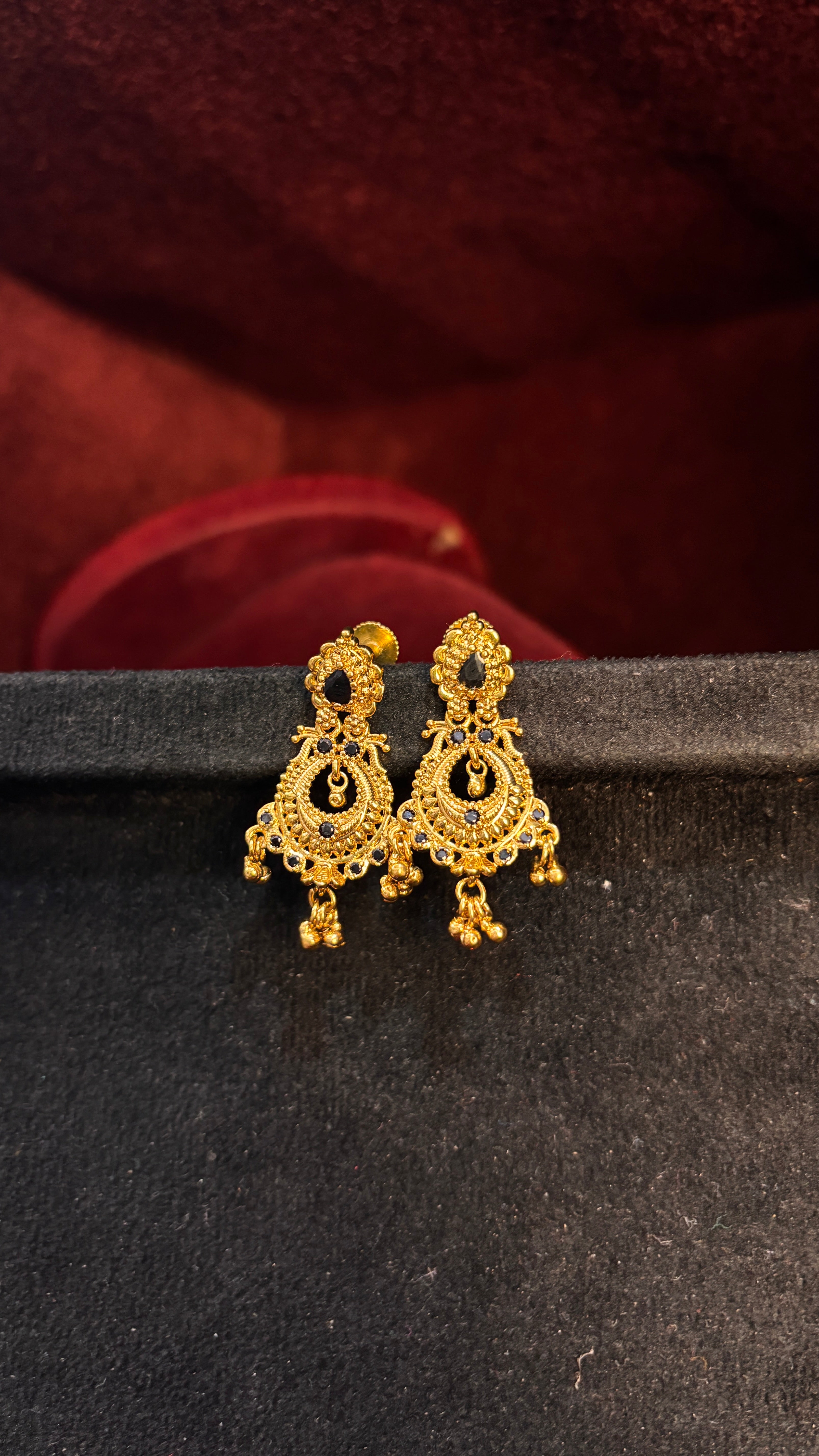 Black Chandhbali Earrings (Medium)