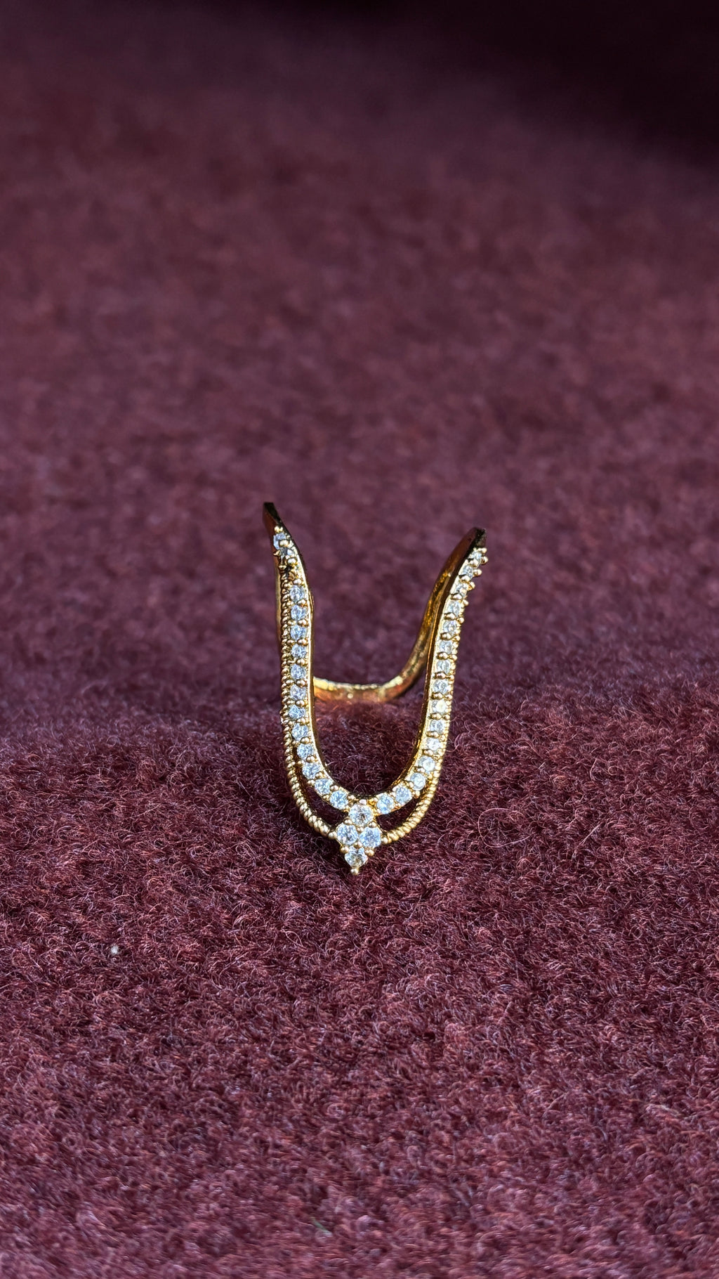 White Stone Vanki Ring