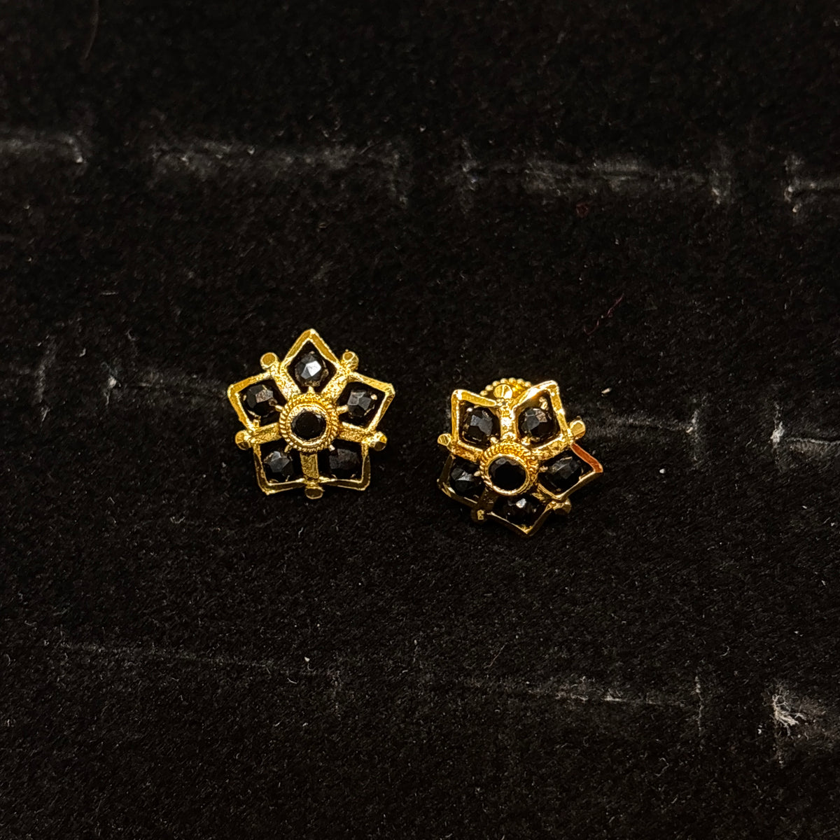 Black Studs SRJER133